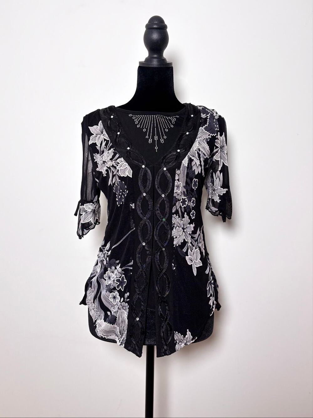 Vtg Y2K Appointments Black White Greyscale Floral Print Bedazzled Whimsigoth Top